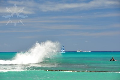 Waikiki Beach splash